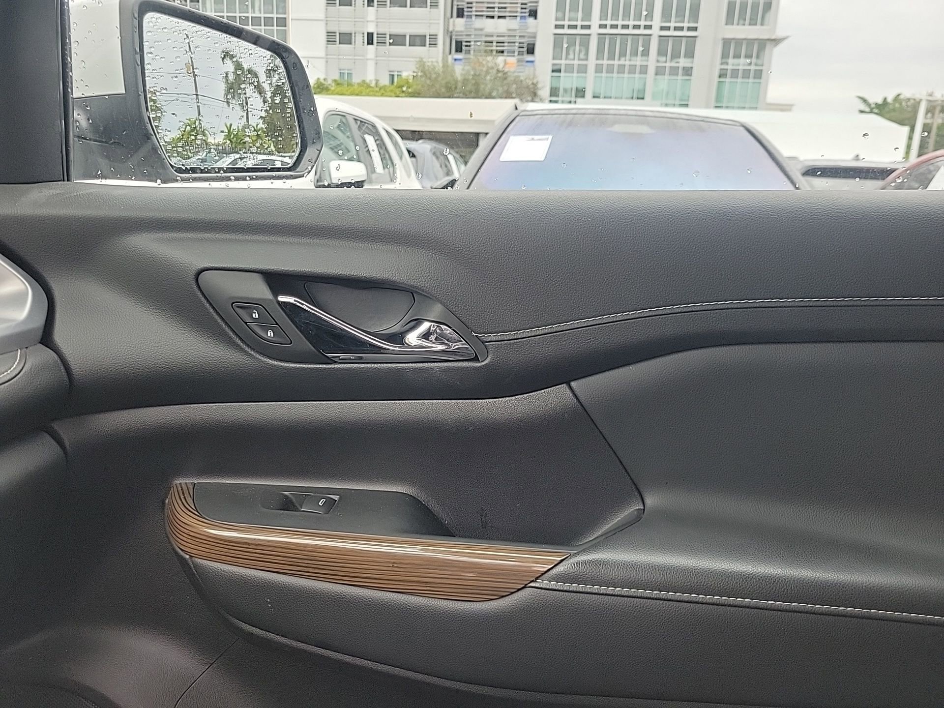 Used 2023 GMC Acadia SLE image 33