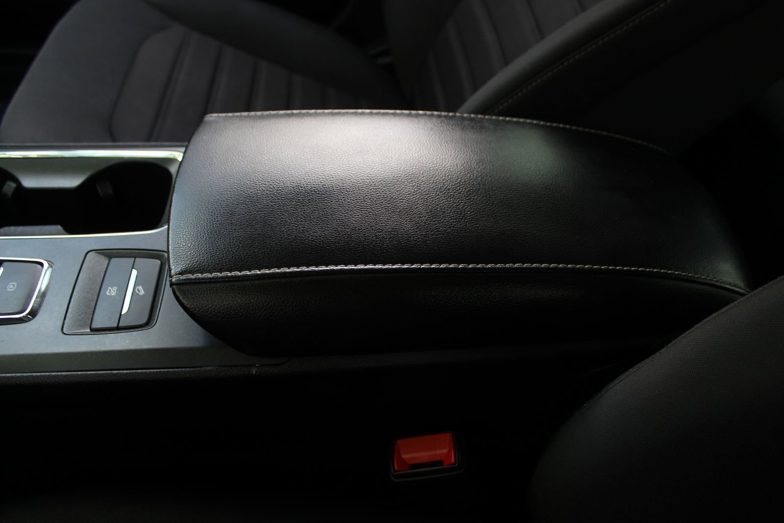 Used 2020 Ford Fusion SE FWD image 19