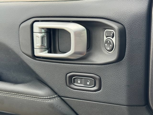 Used 2018 Jeep Wrangler Unlimited Sahara AWD/4WD image 27