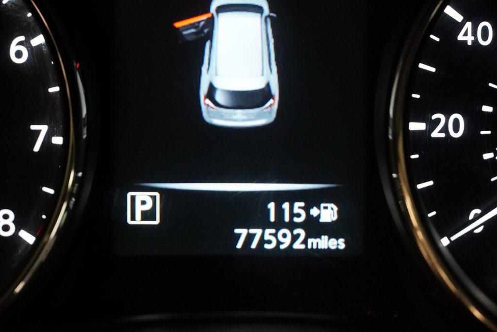 Used 2017 Nissan Rogue SV w/ Midnight Edition image 4