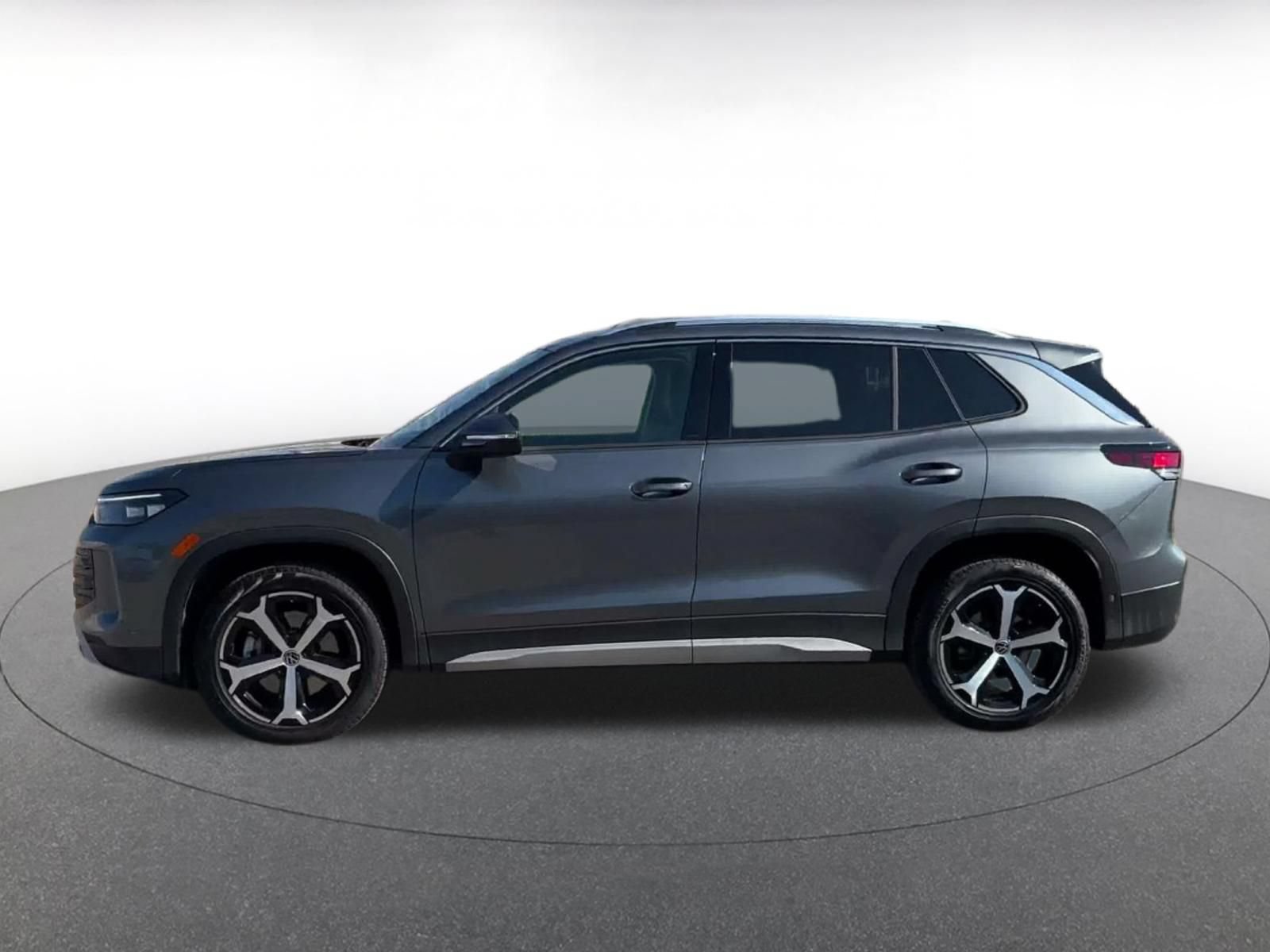 Used 2026 Volkswagen Tiguan SE AWD/4WD image 8