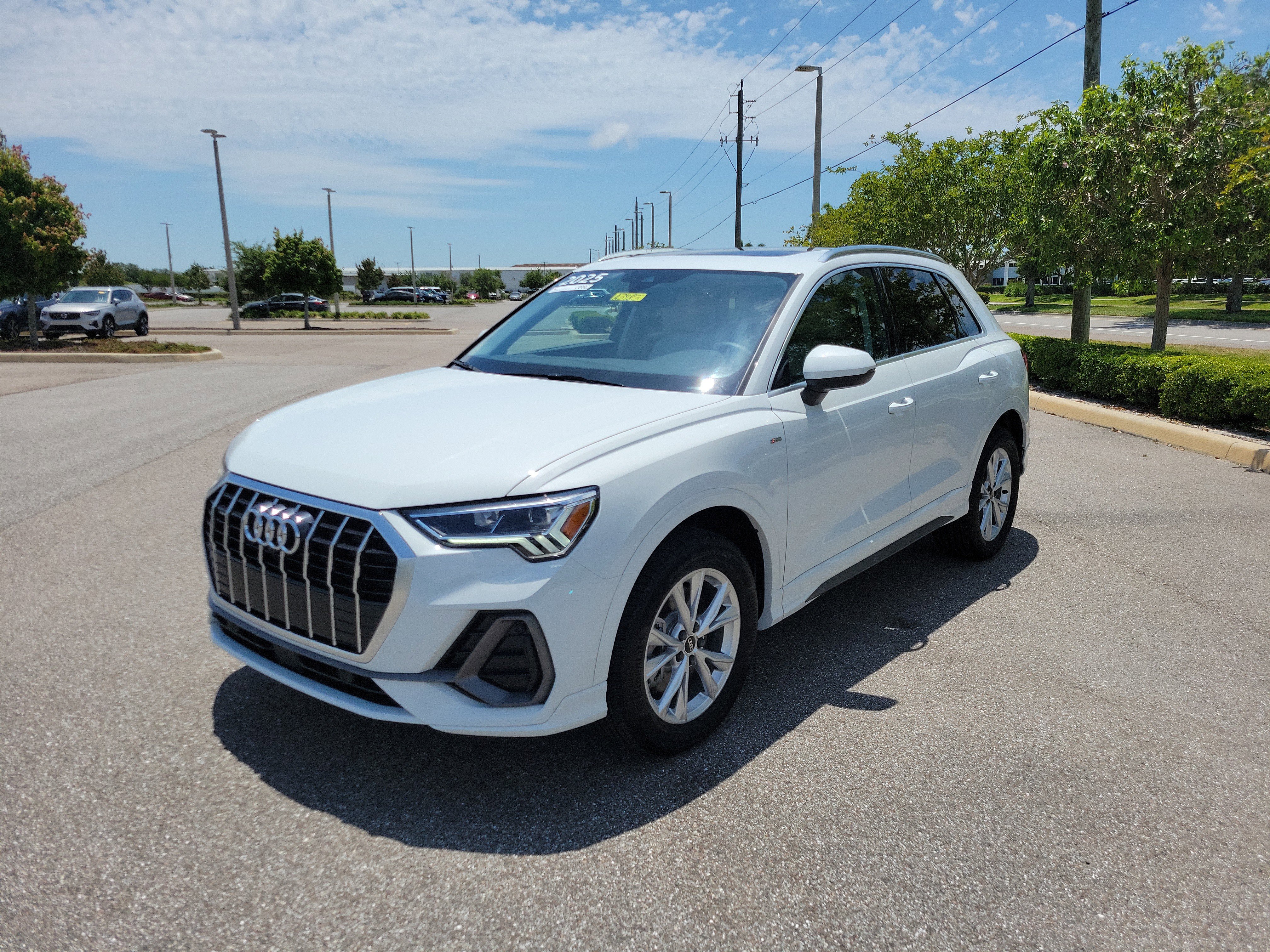 Certified 2025 Audi Q3 2.0T Premium Plus w/ Premium Plus Package AWD/4WD image 8