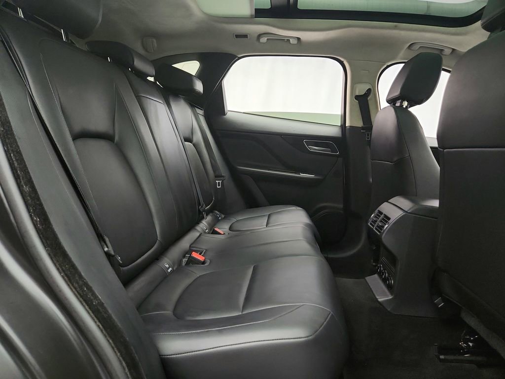 Used 2020 Jaguar F-PACE Premium image 31
