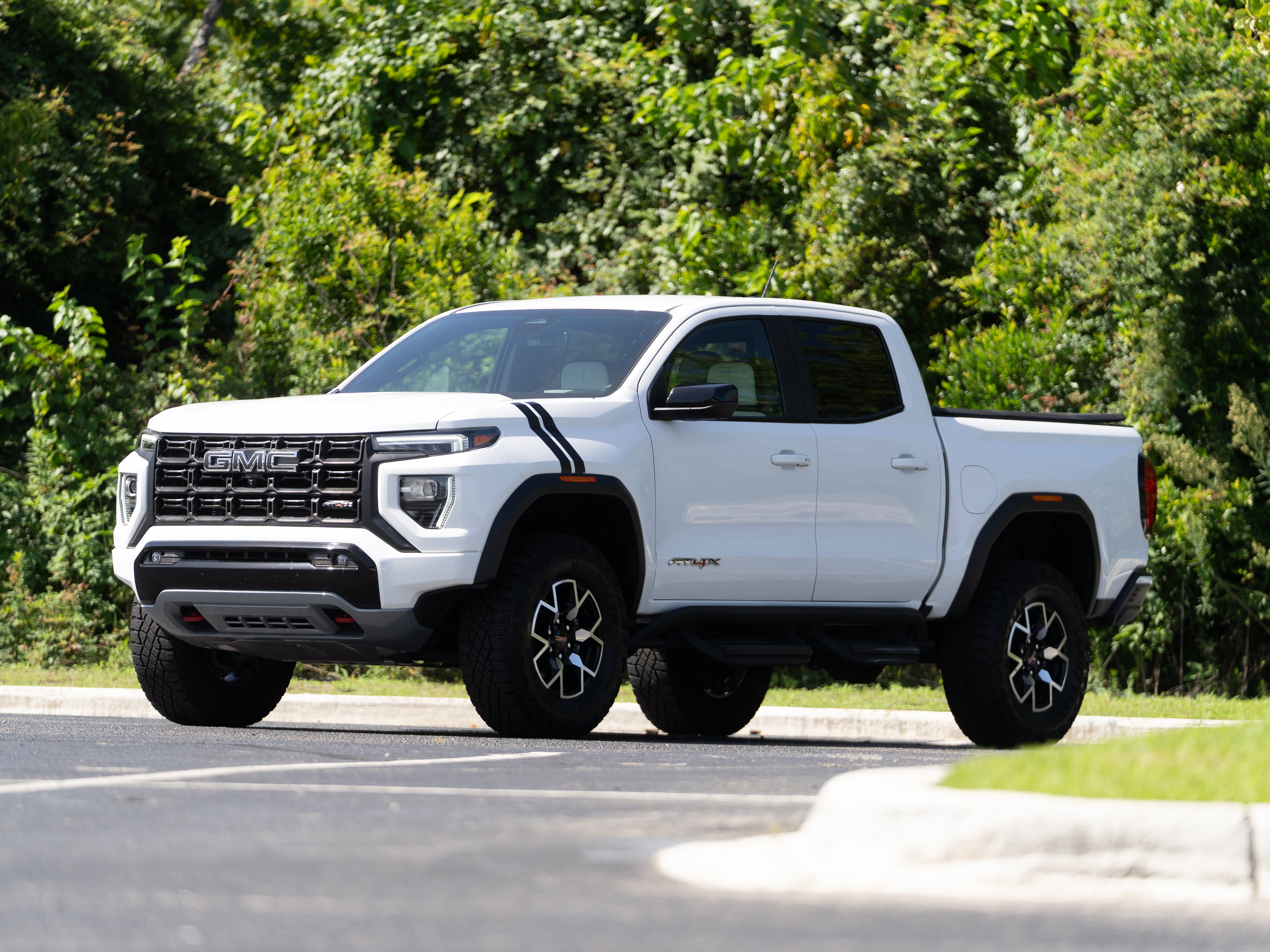 Used 2024 GMC Canyon AT4X AWD/4WD image 40