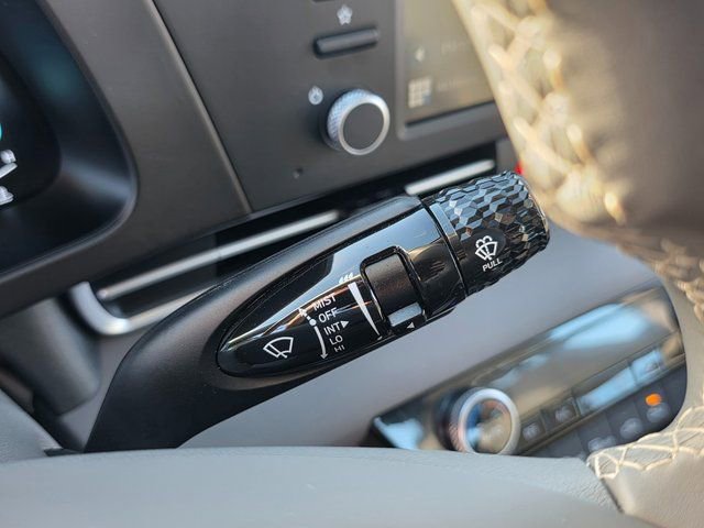 Certified 2025 Hyundai Elantra Sport image 28