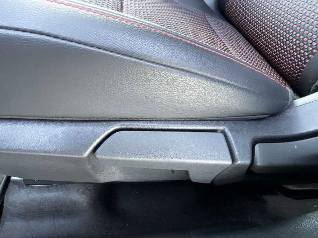 Used 2025 Nissan Kicks SR image 14