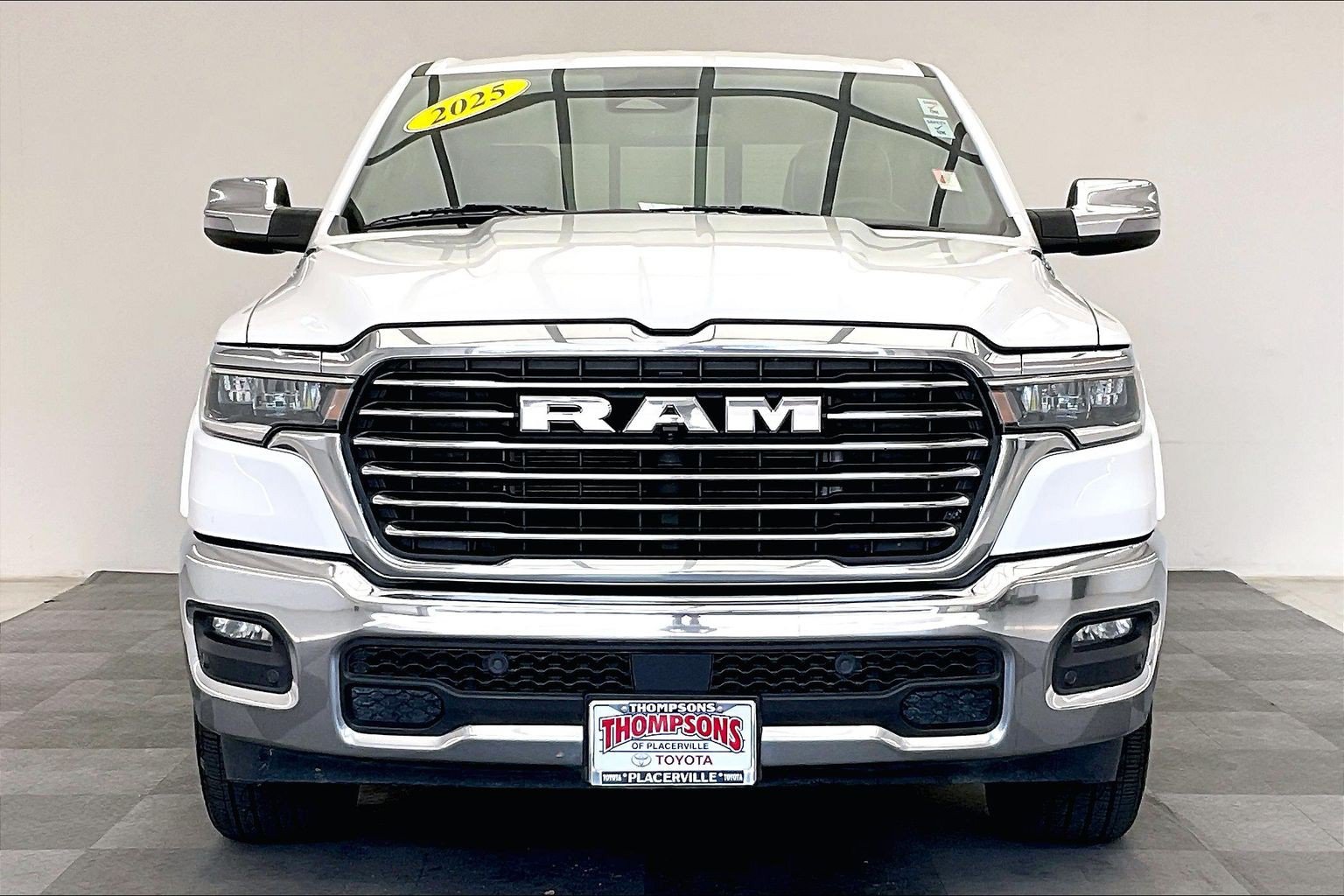 Used 2025 RAM 1500 Laramie AWD/4WD image 2