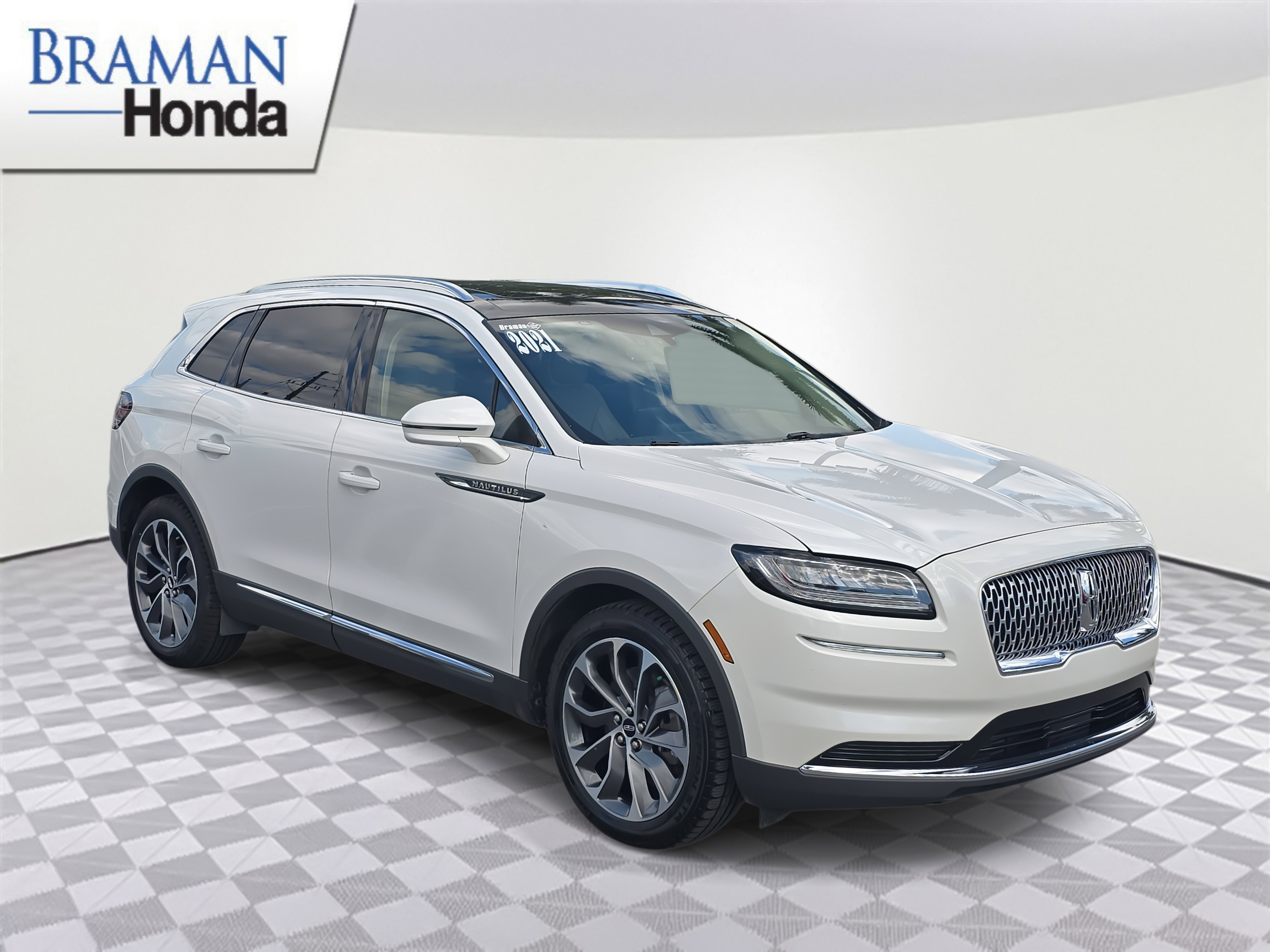 Used 2021 Lincoln Nautilus Reserve w/ Cargo Utility Package image 2