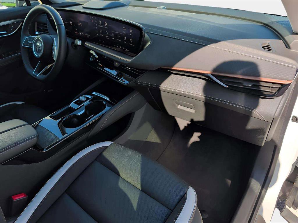 Used 2025 Buick Envision AWD Sport Touring image 18