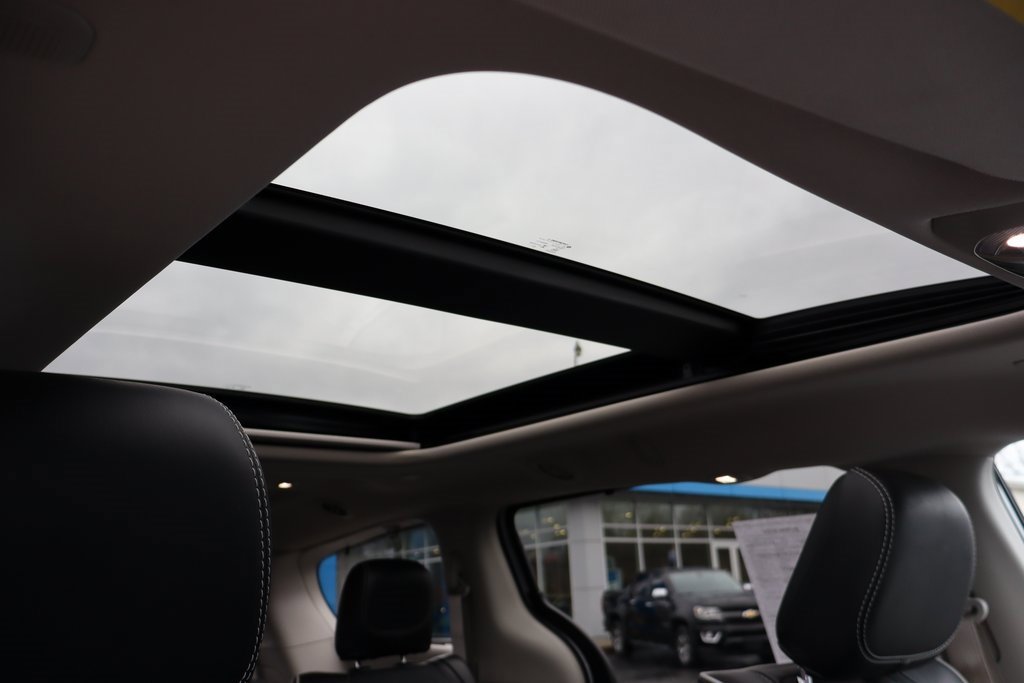 Used 2022 Chrysler Pacifica Limited image 24