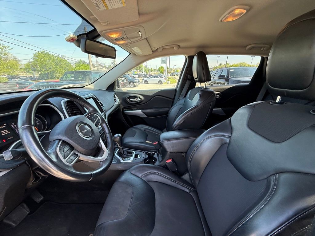 Used 2018 Jeep Cherokee Latitude Plus AWD/4WD image 12