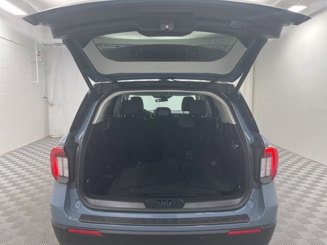 Used 2025 Ford Explorer Active w/ Active Comfort Package AWD/4WD image 8