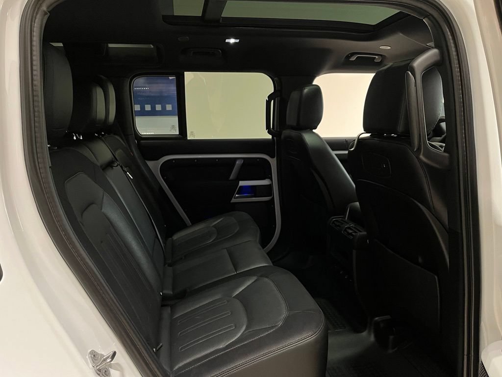 Used 2022 Land Rover Defender 110 X-Dynamic SE AWD/4WD image 27