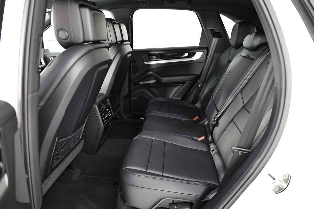 Certified 2025 Porsche Cayenne S AWD/4WD image 28