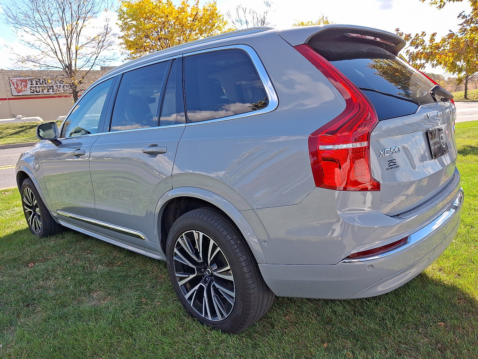 Used 2024 Volvo XC90 T8 Plus w/ Protection Package Premier image 4