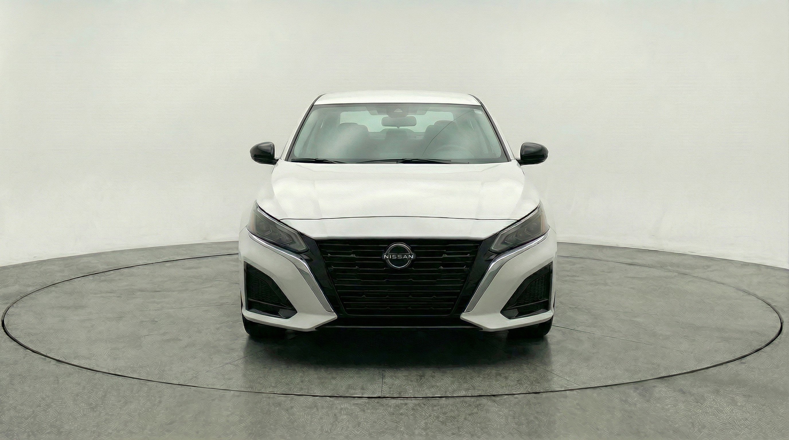 Used 2025 Nissan Altima 2.5 SV image 2