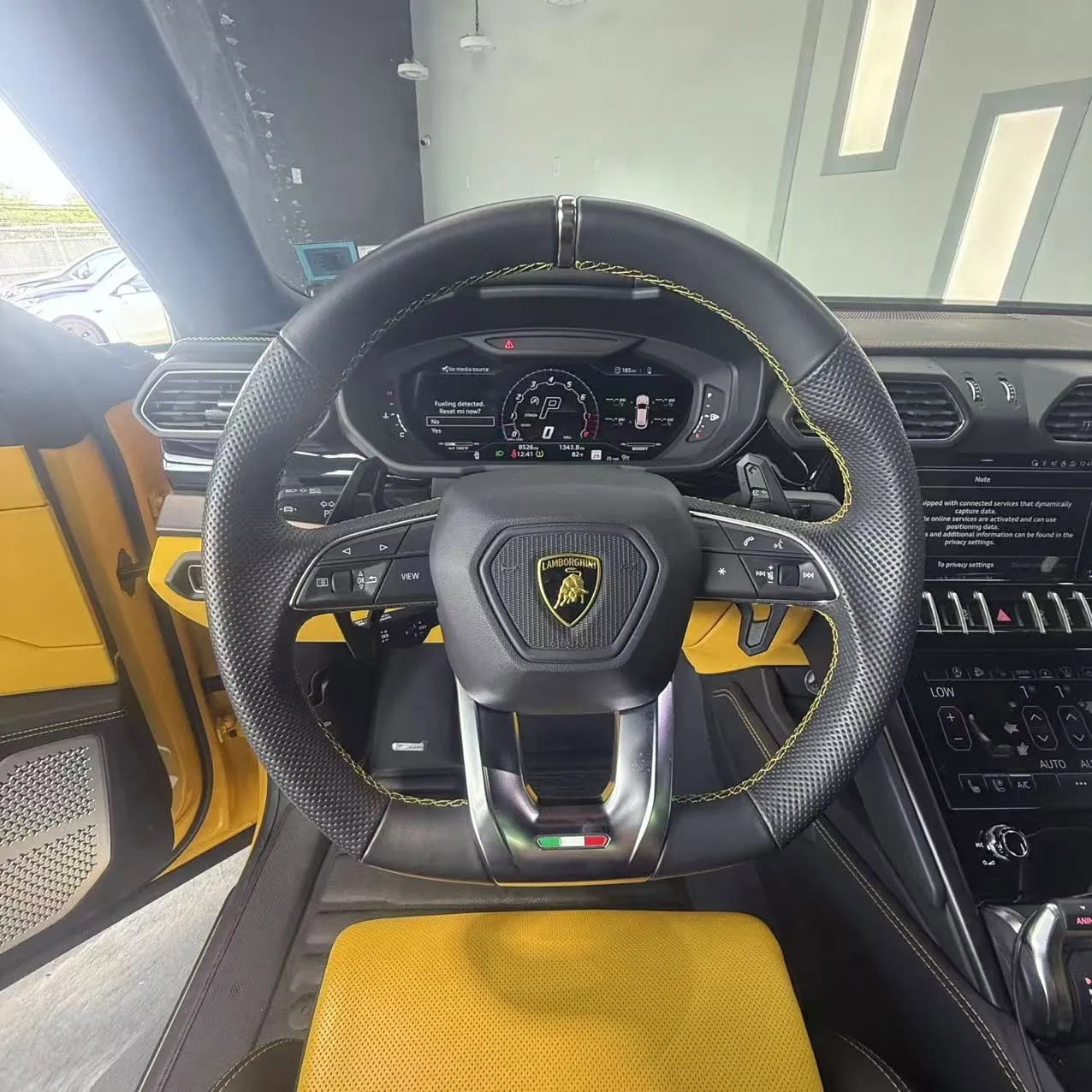 Used 2022 Lamborghini Urus image 14