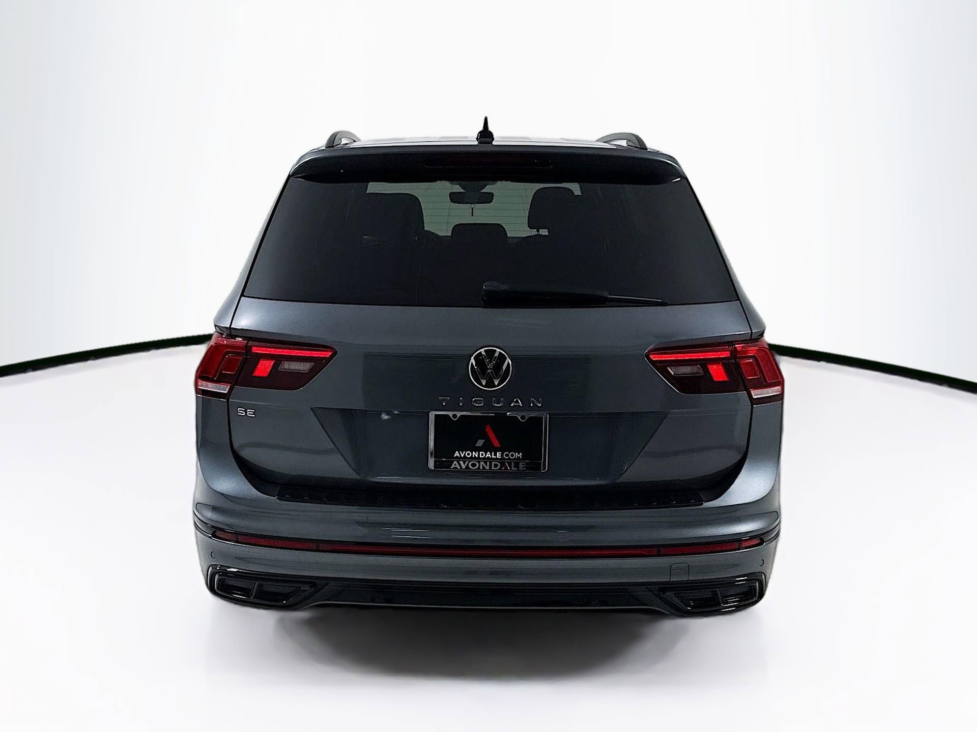 Used 2024 Volkswagen Tiguan SE R-Line w/ MDO Package, Three-Row FWD image 7