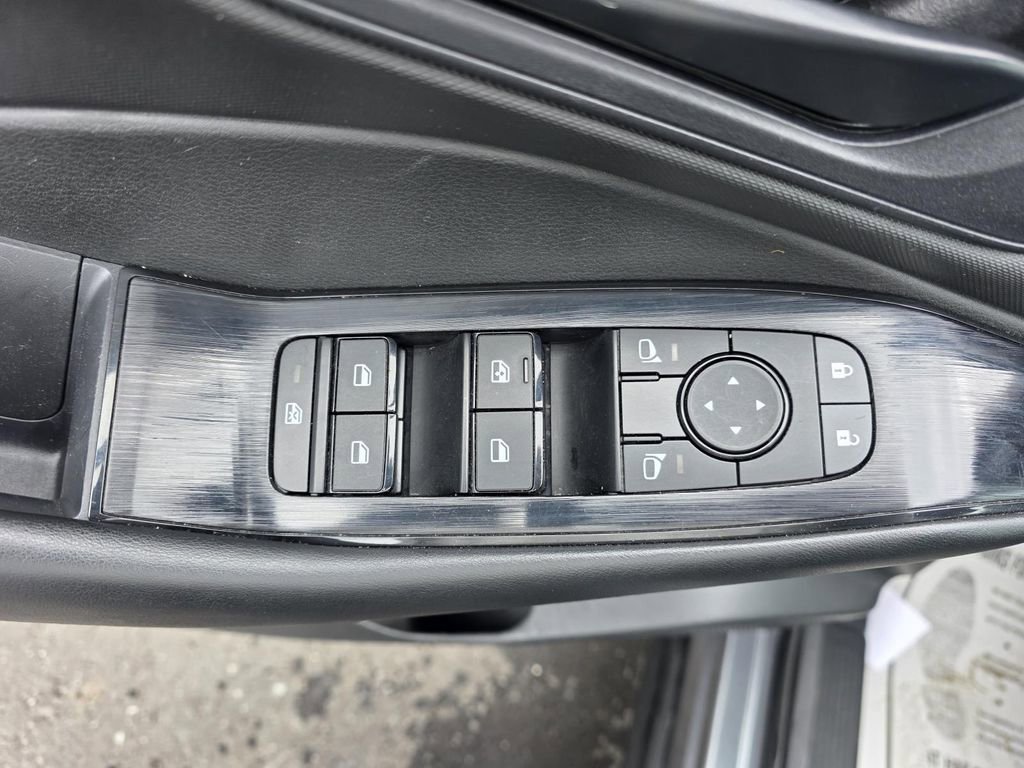 Used 2024 Nissan Rogue S image 13