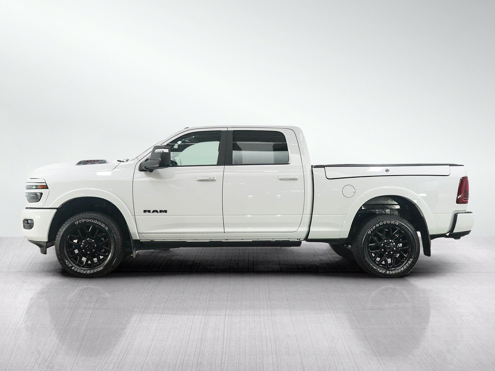 Used 2025 RAM 3500 Limited AWD/4WD image 2
