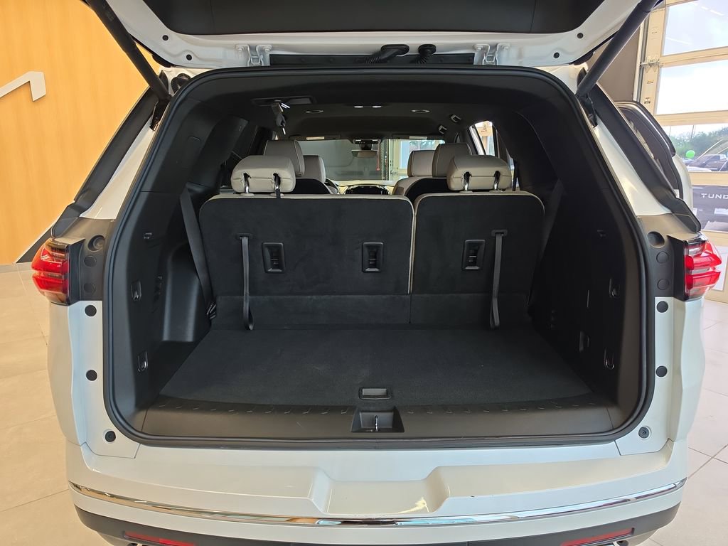 Used 2023 Chevrolet Traverse Premier FWD image 29