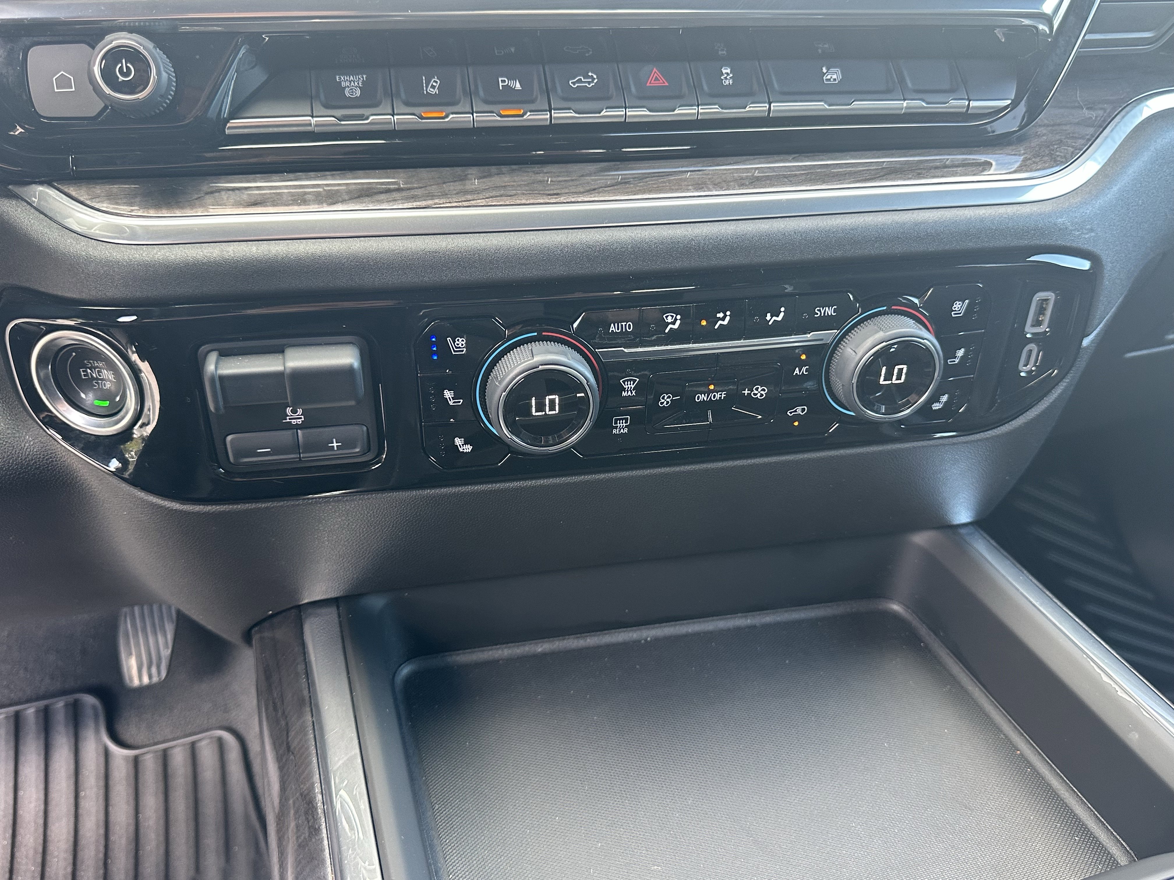 Used 2025 Chevrolet Silverado 3500 LTZ w/ LTZ Premium Package image 28