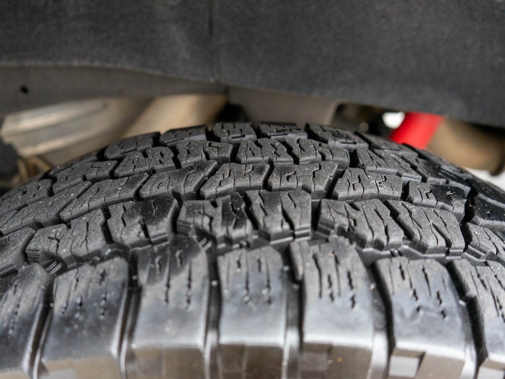 Used 2021 GMC Sierra 2500 AT4 image 38