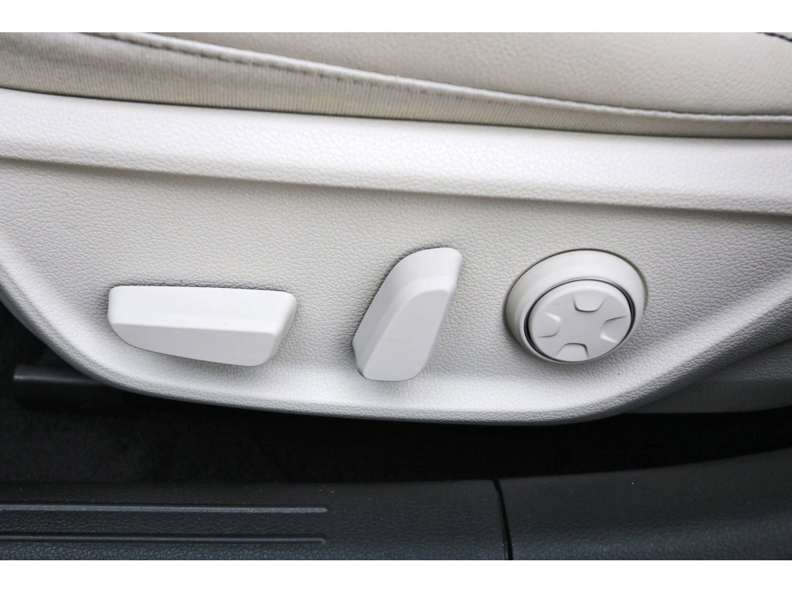 Used 2026 Genesis G70 2.5T image 12