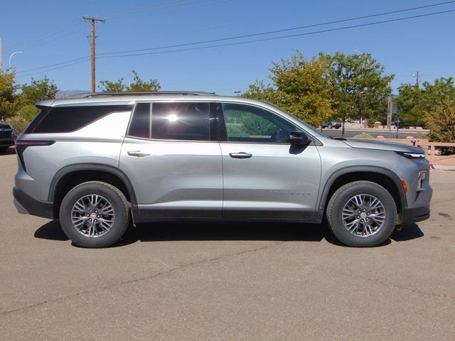 Used 2024 Chevrolet Traverse LT AWD/4WD image 3