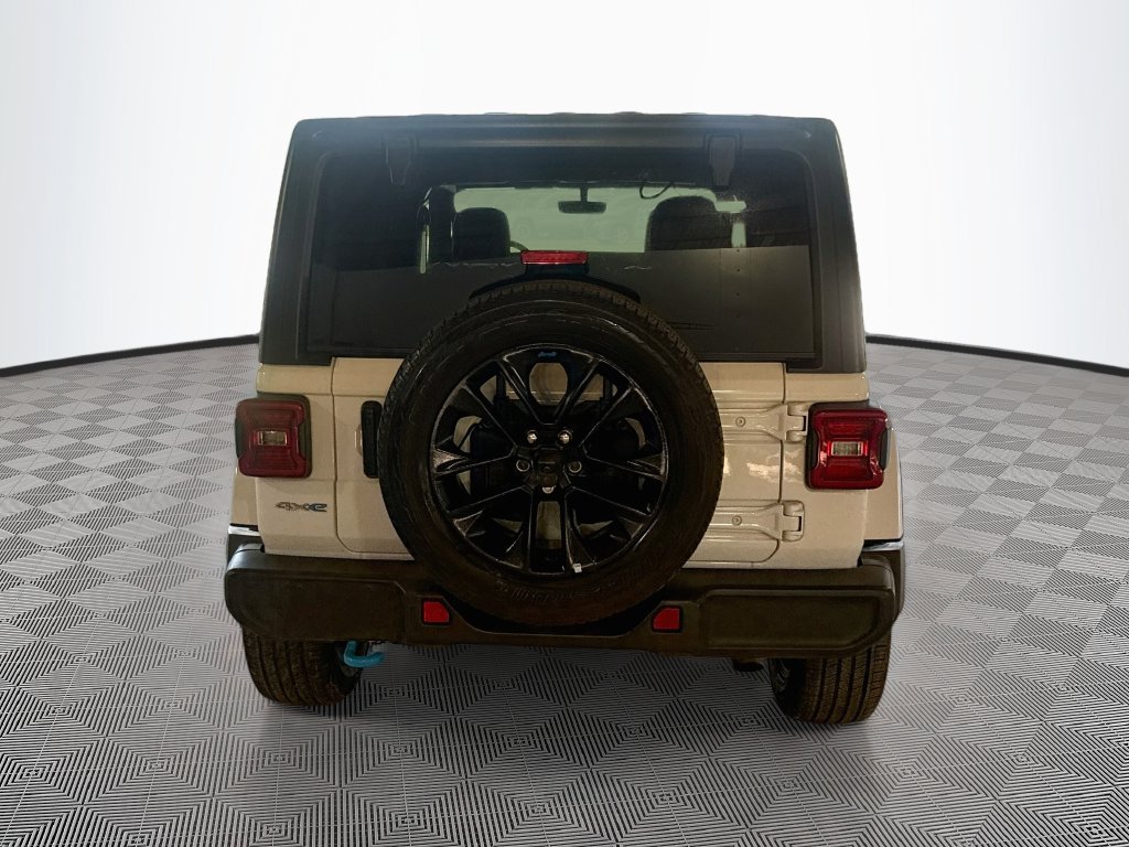 Used 2023 Jeep Wrangler Unlimited Sahara AWD/4WD image 7