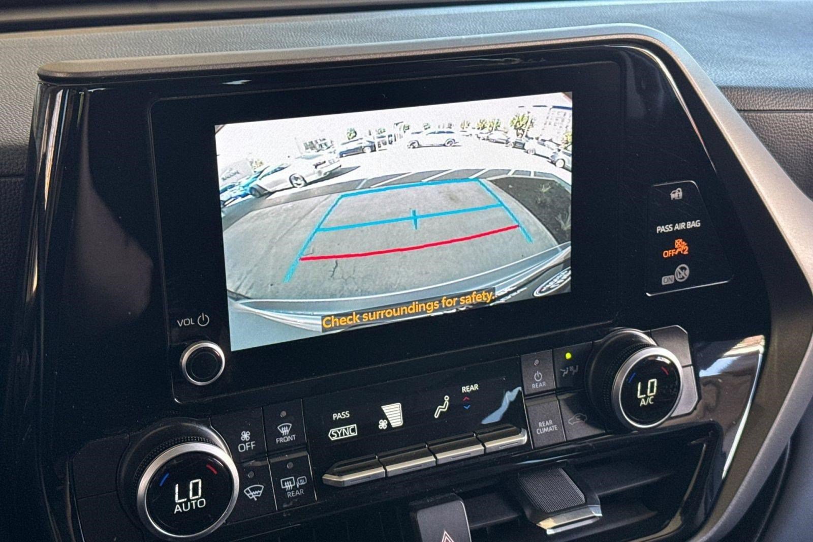 Used 2025 Toyota Highlander LE FWD image 21