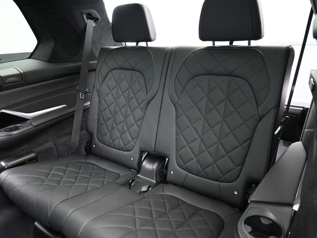 Used 2024 BMW X7 xDrive40i w/ Executive Package image 18