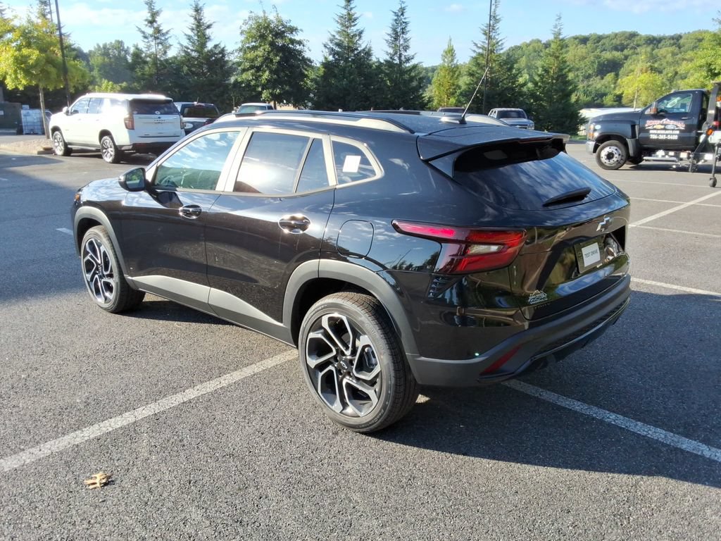 New 2026 Chevrolet Trax RS w/ Sunroof Package FWD image 7