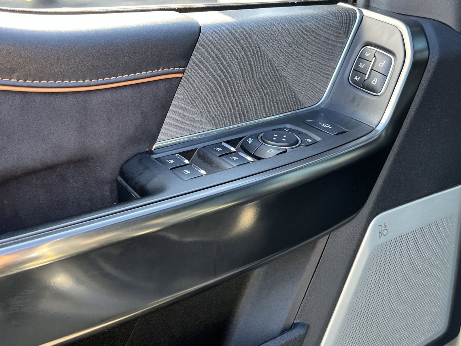 Used 2024 Ford F450 Platinum w/ FX4 Off-Road Package image 15