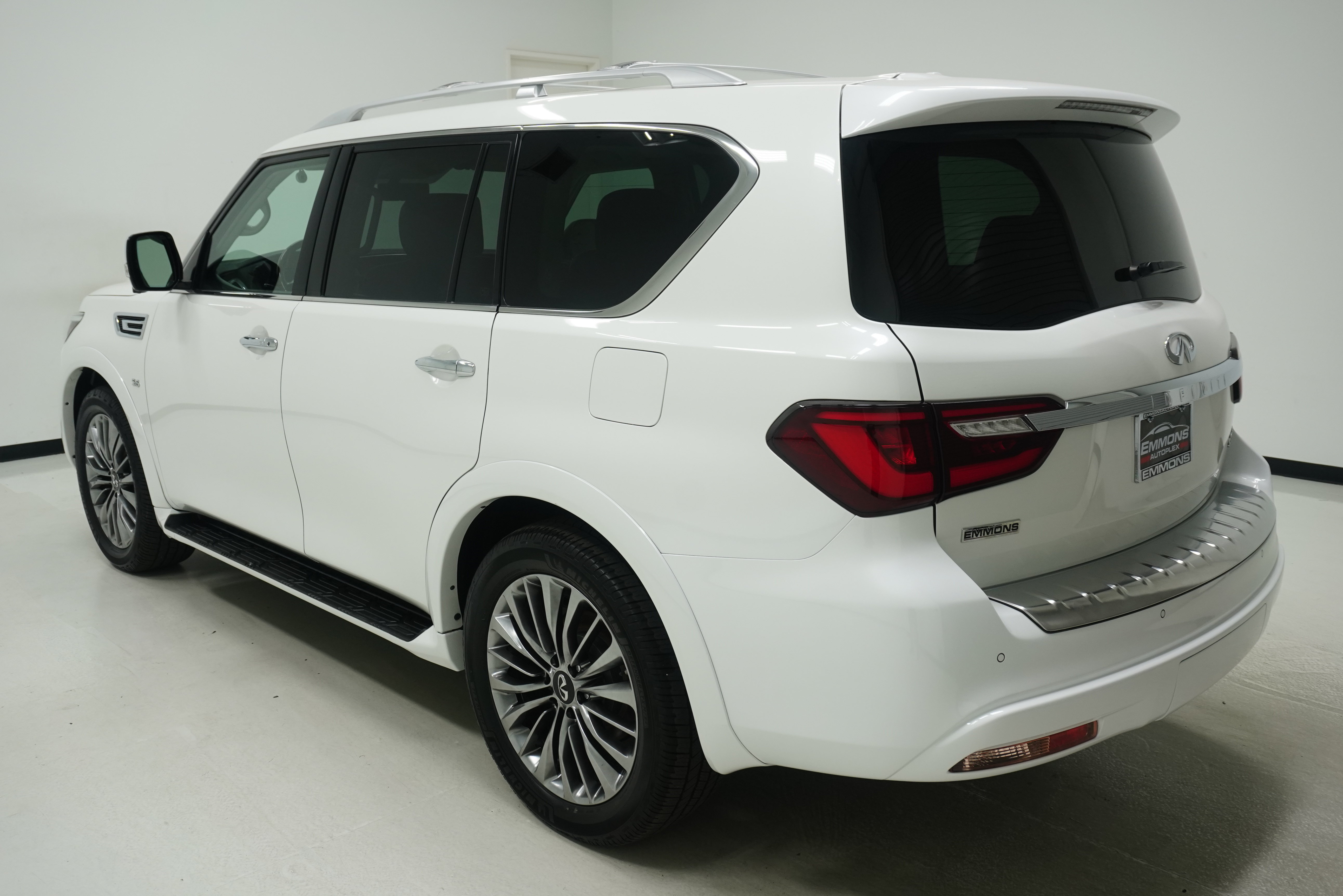 Used 2018 INFINITI QX80 2WD w/ Deluxe Technology Package image 6