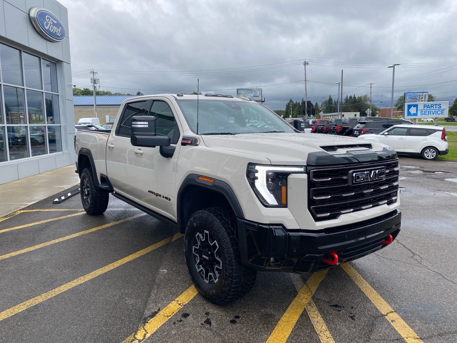 Used 2026 GMC Sierra 2500 AT4X w/ LPO, Black Badging Package AWD/4WD image 8
