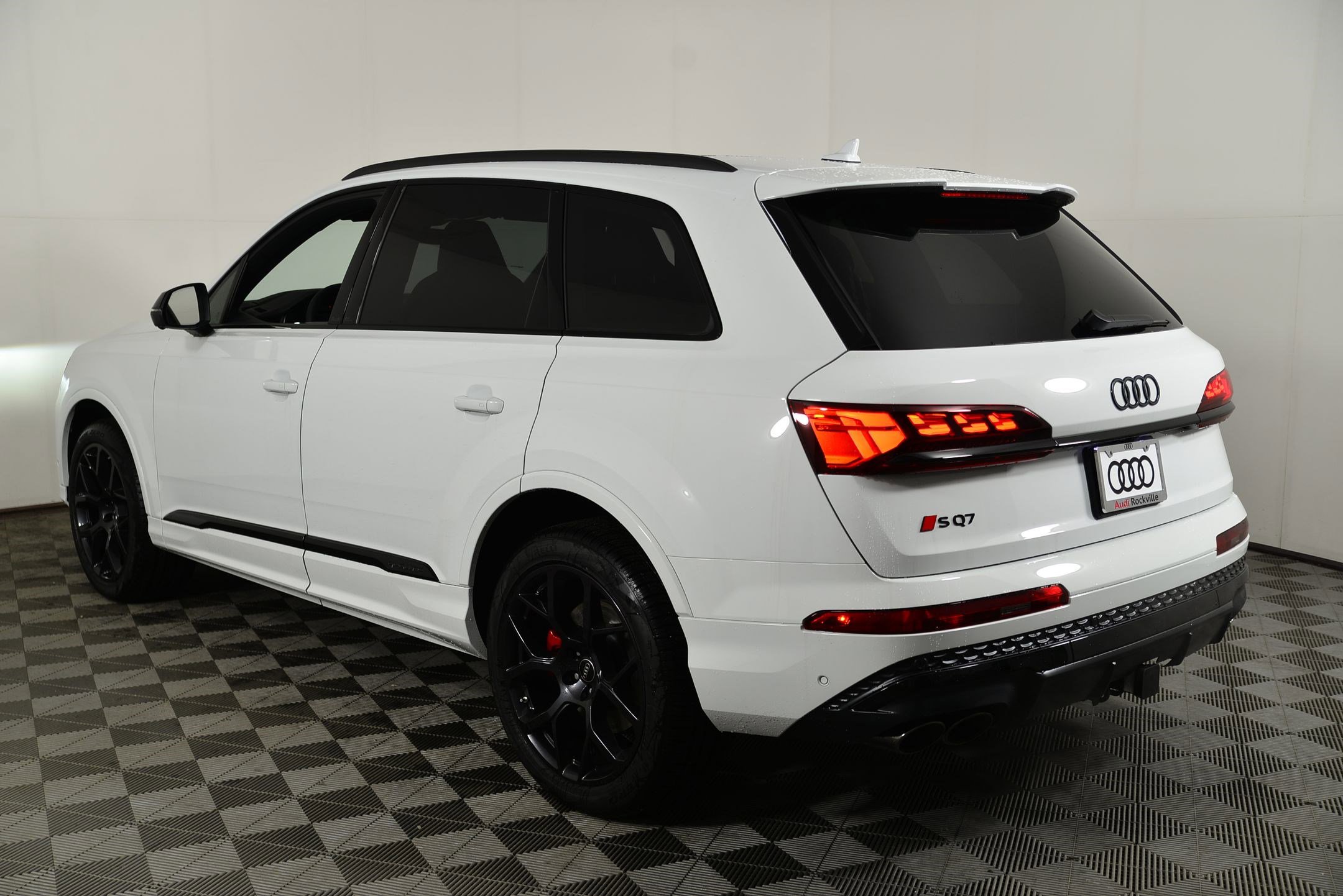 New 2026 Audi SQ7 Prestige AWD/4WD image 3