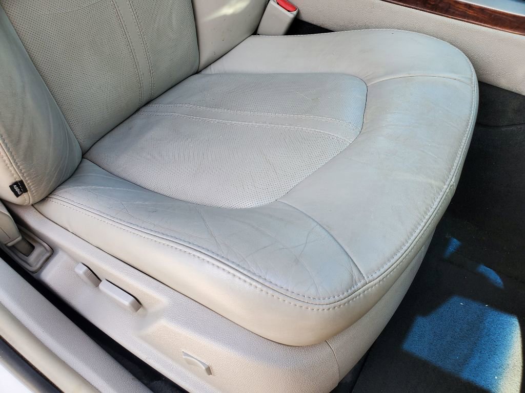 Used 2011 Cadillac CTS Luxury RWD image 38