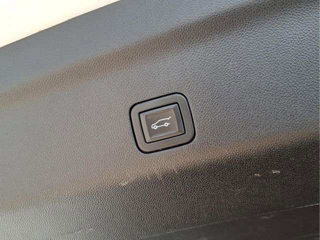 Used 2024 Chevrolet Suburban RST RWD image 27