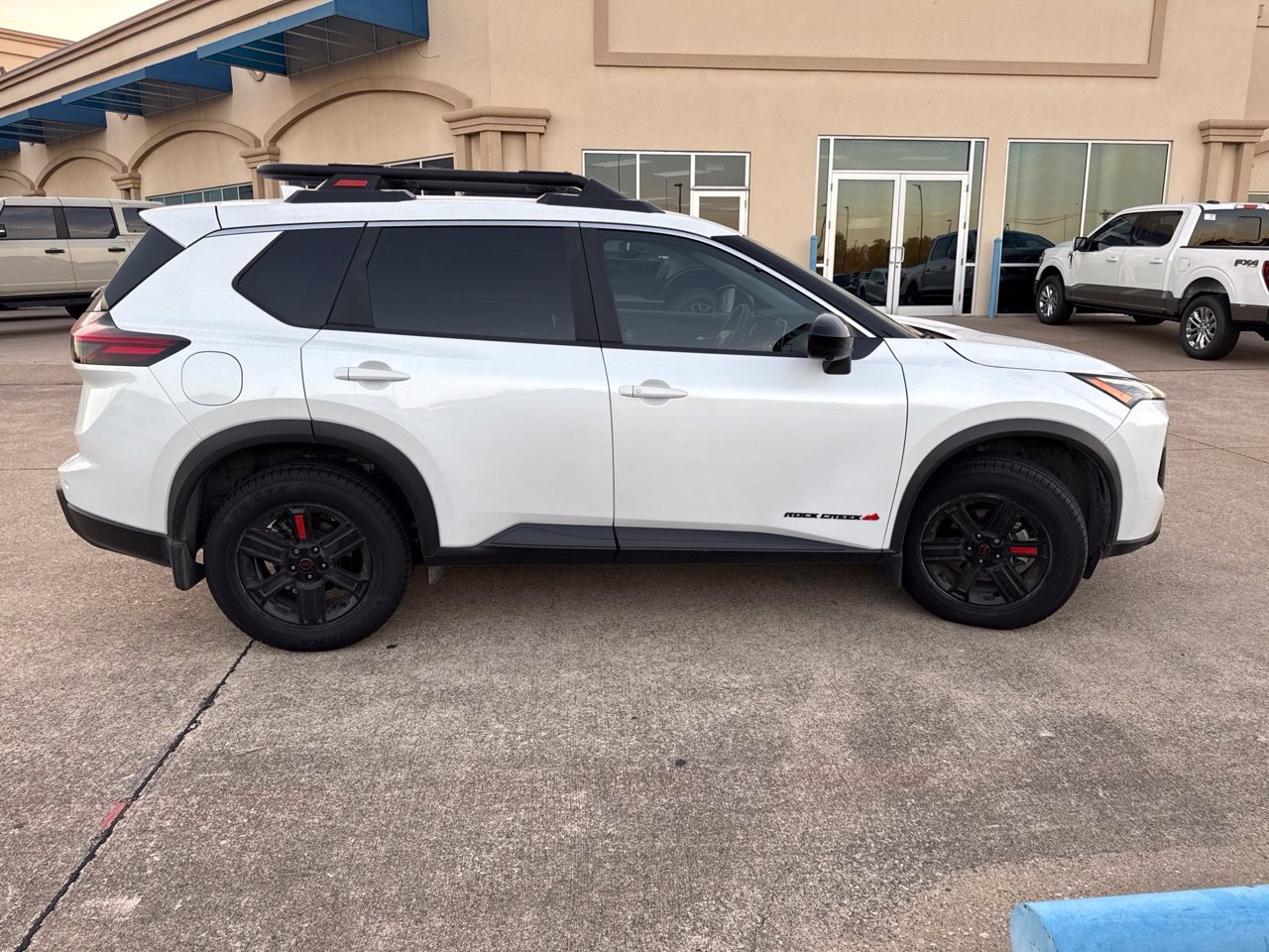 Used 2025 Nissan Rogue SV AWD/4WD image 18