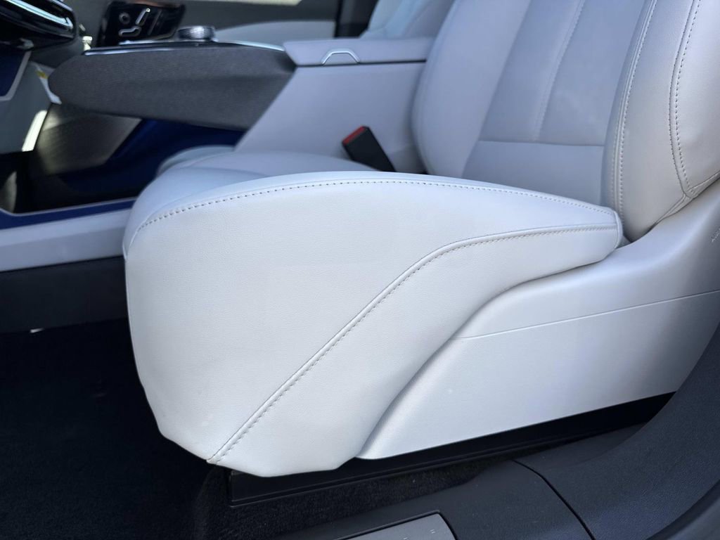 New 2026 Cadillac Optiq Luxury 1 image 20