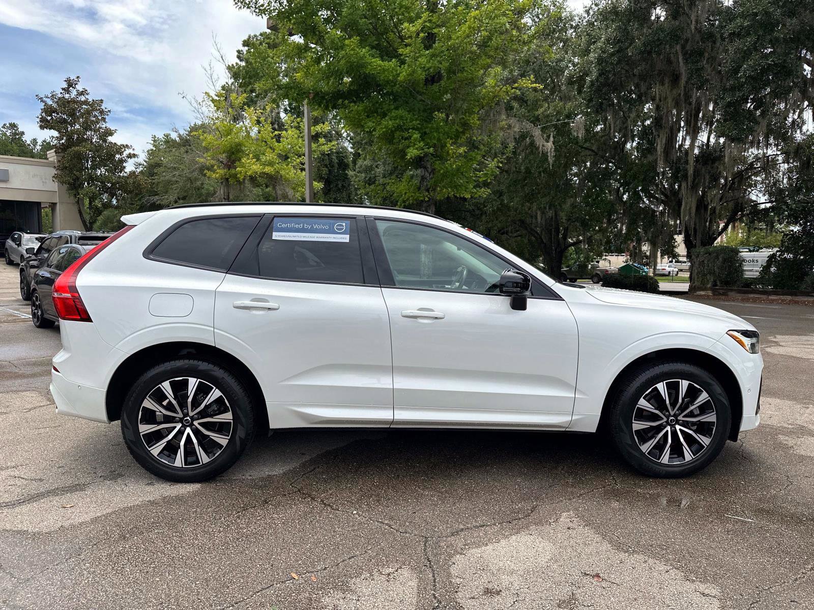Certified 2024 Volvo XC60 B5 Plus image 2
