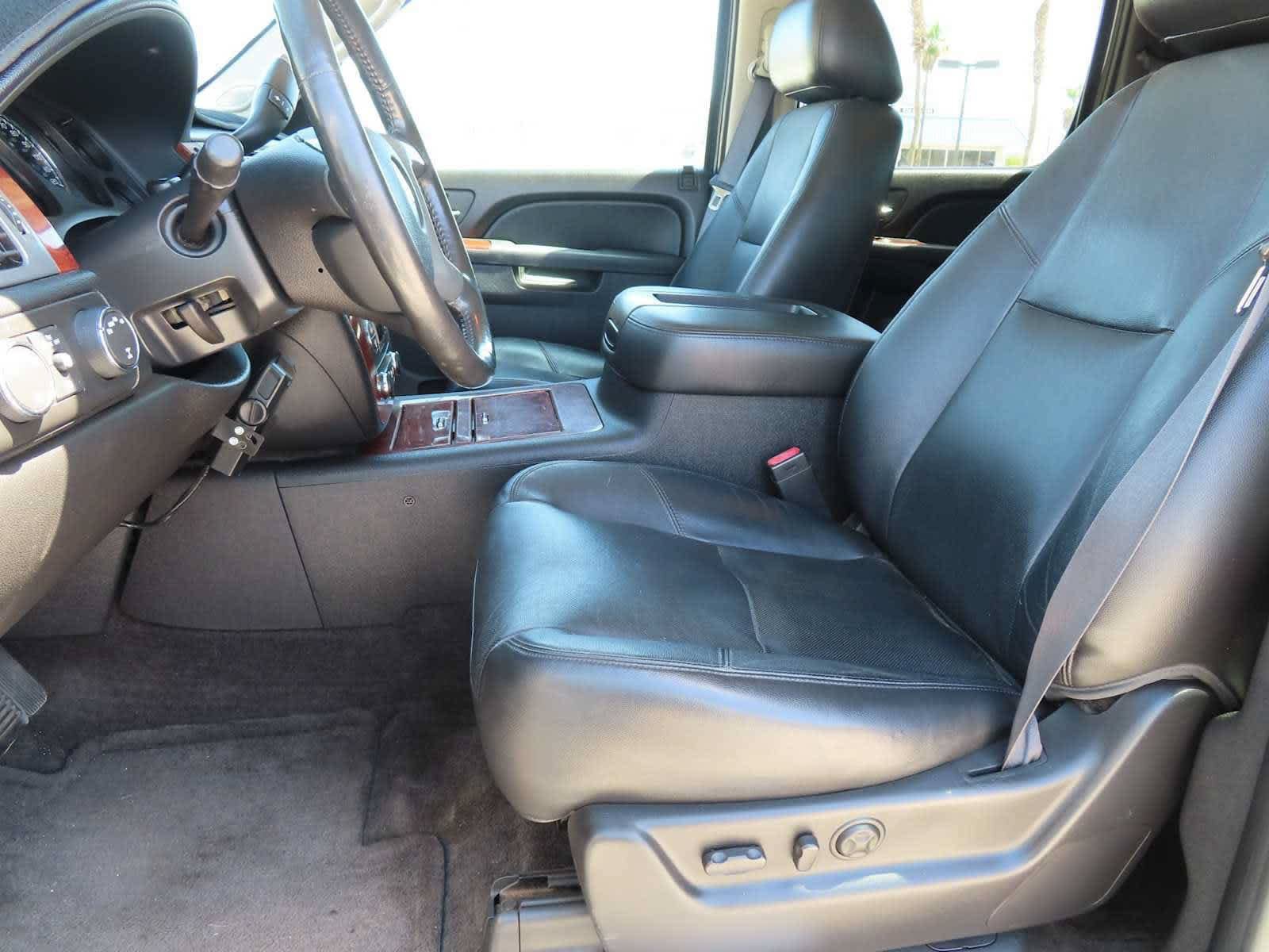 Used 2012 Chevrolet Avalanche LTZ AWD/4WD image 12
