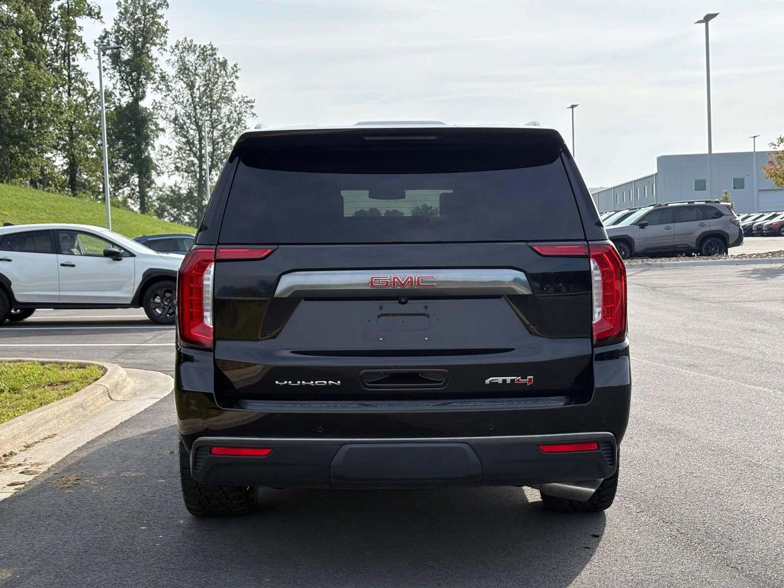 Used 2021 GMC Yukon XL AT4 w/ AT4 Premium Plus Package AWD/4WD image 10