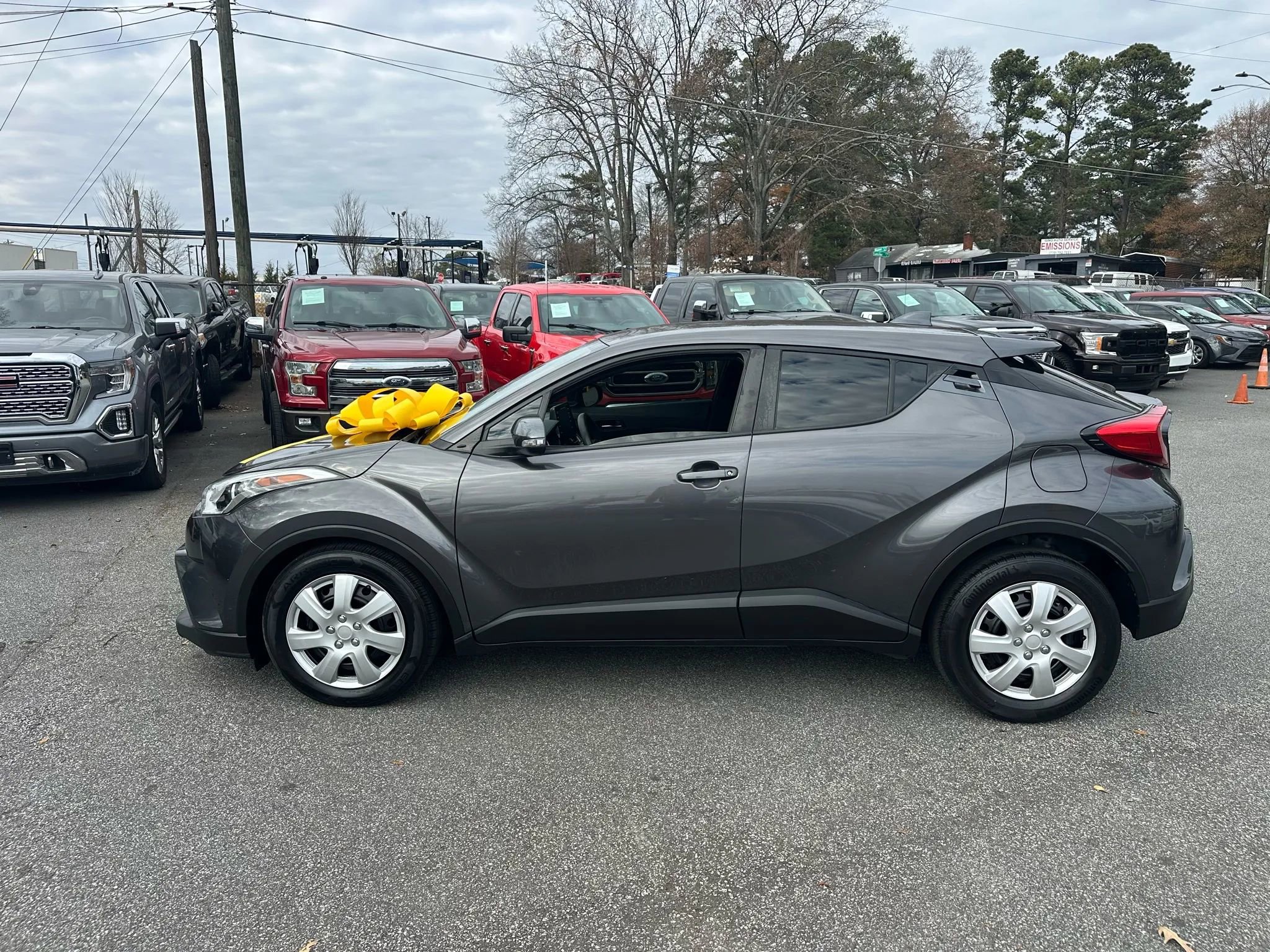 Used 2019 Toyota C-HR LE image 4