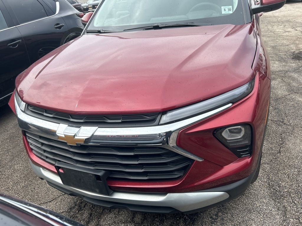 Used 2025 Chevrolet TrailBlazer LT image 2