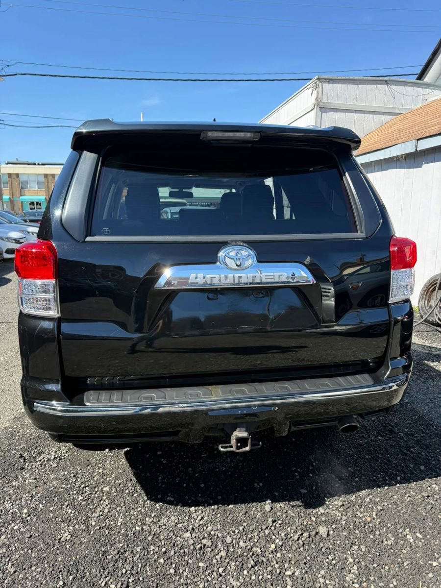 Used 2011 Toyota 4Runner Limited w/ Convenience Pkg image 4