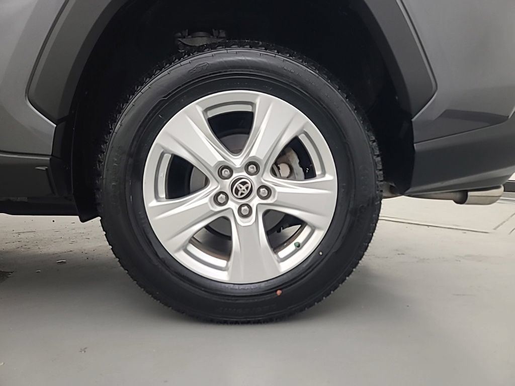 Used 2021 Toyota RAV4 XLE AWD/4WD image 11