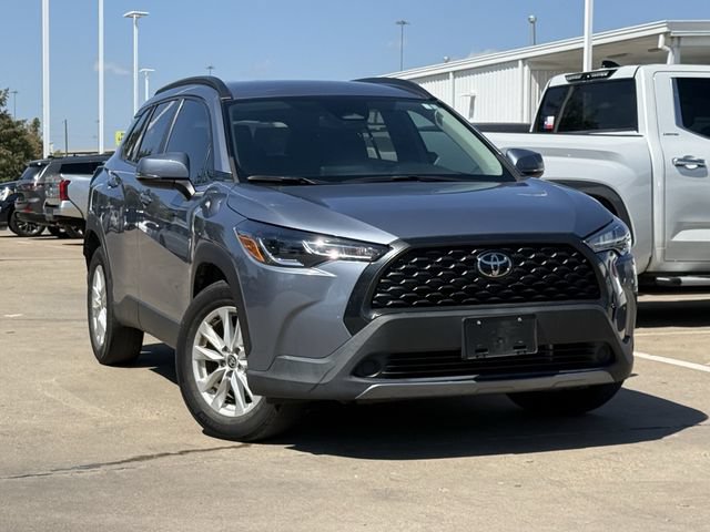 Used 2023 Toyota Corolla Cross LE FWD image 2