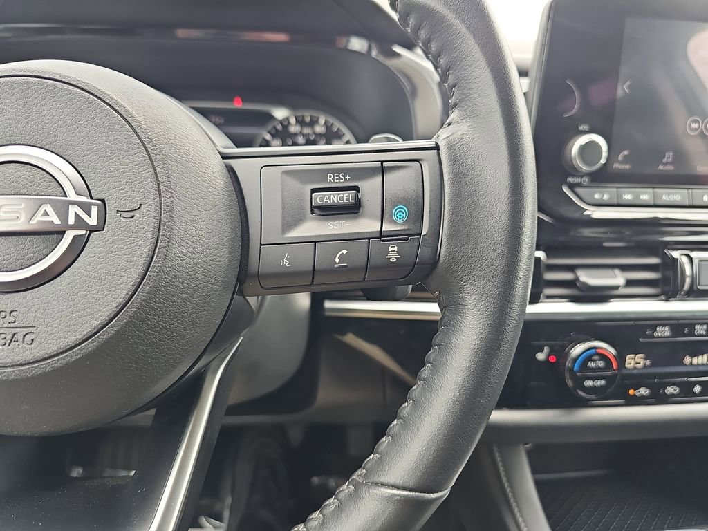 Used 2024 Nissan Pathfinder SV FWD image 23